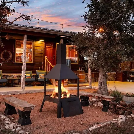 Rockin' R - Mason Jar Cabin